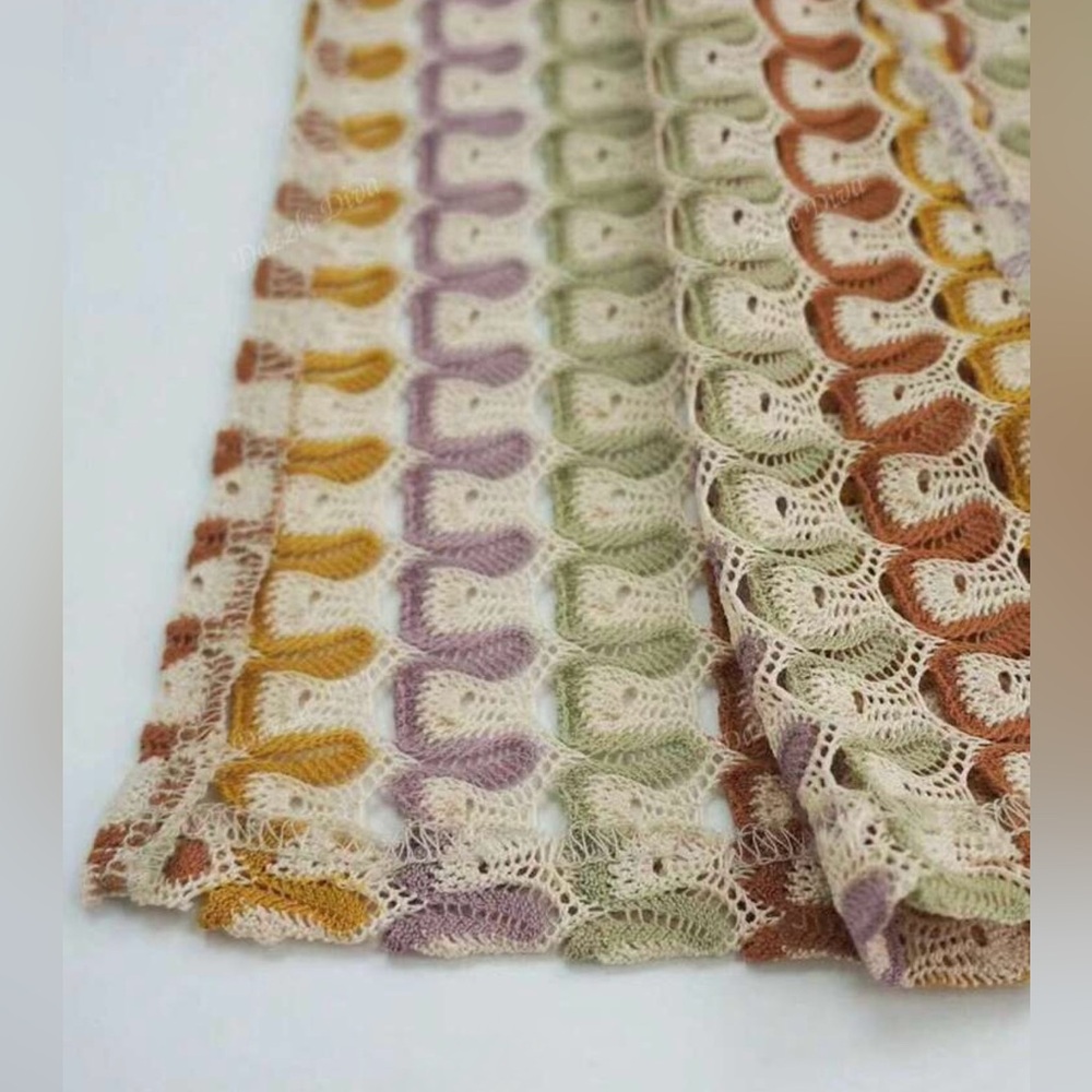 Elegant Patterned crochet cover up - Picture 7 of 8